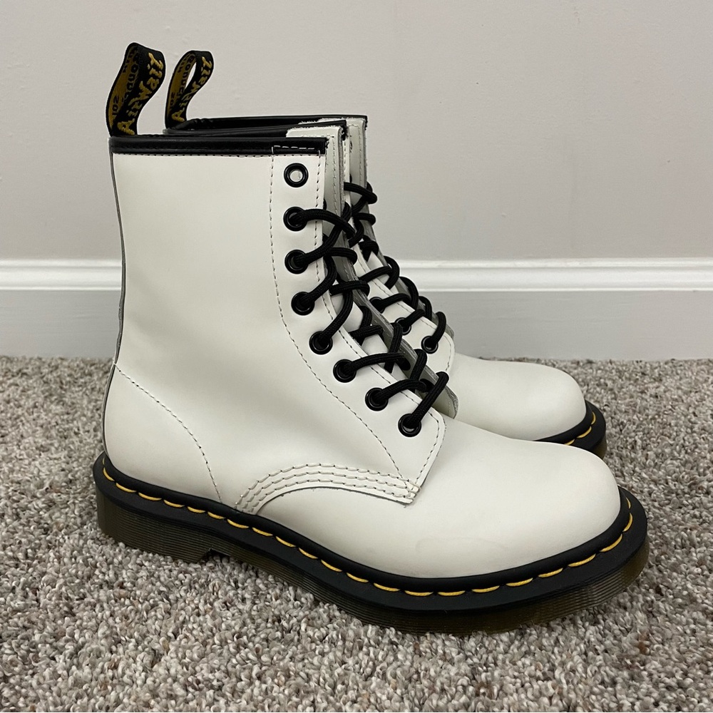 NEW Dr Martens 1460 Smooth Leather Lace Up Boots Womens 6 White